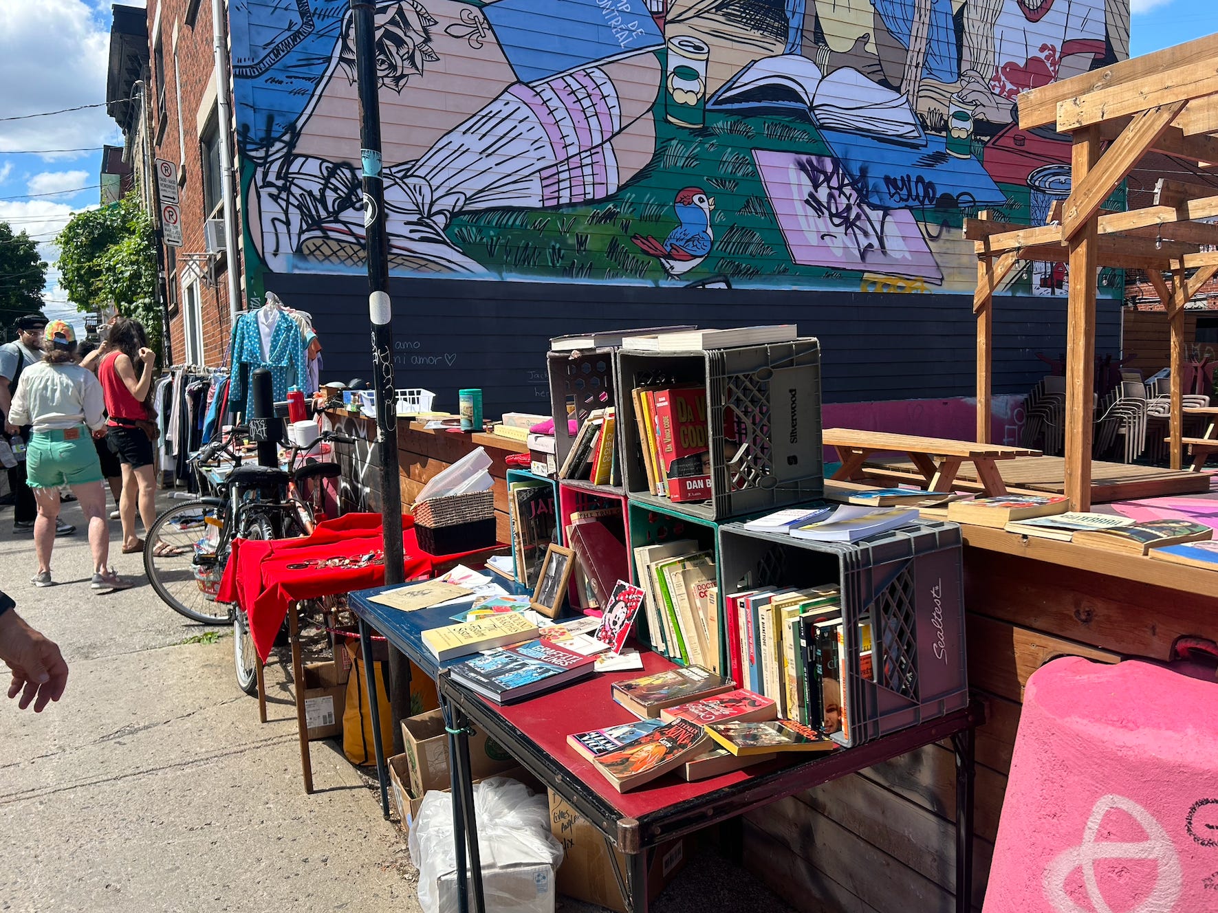 garage sale on duluth street in montreal