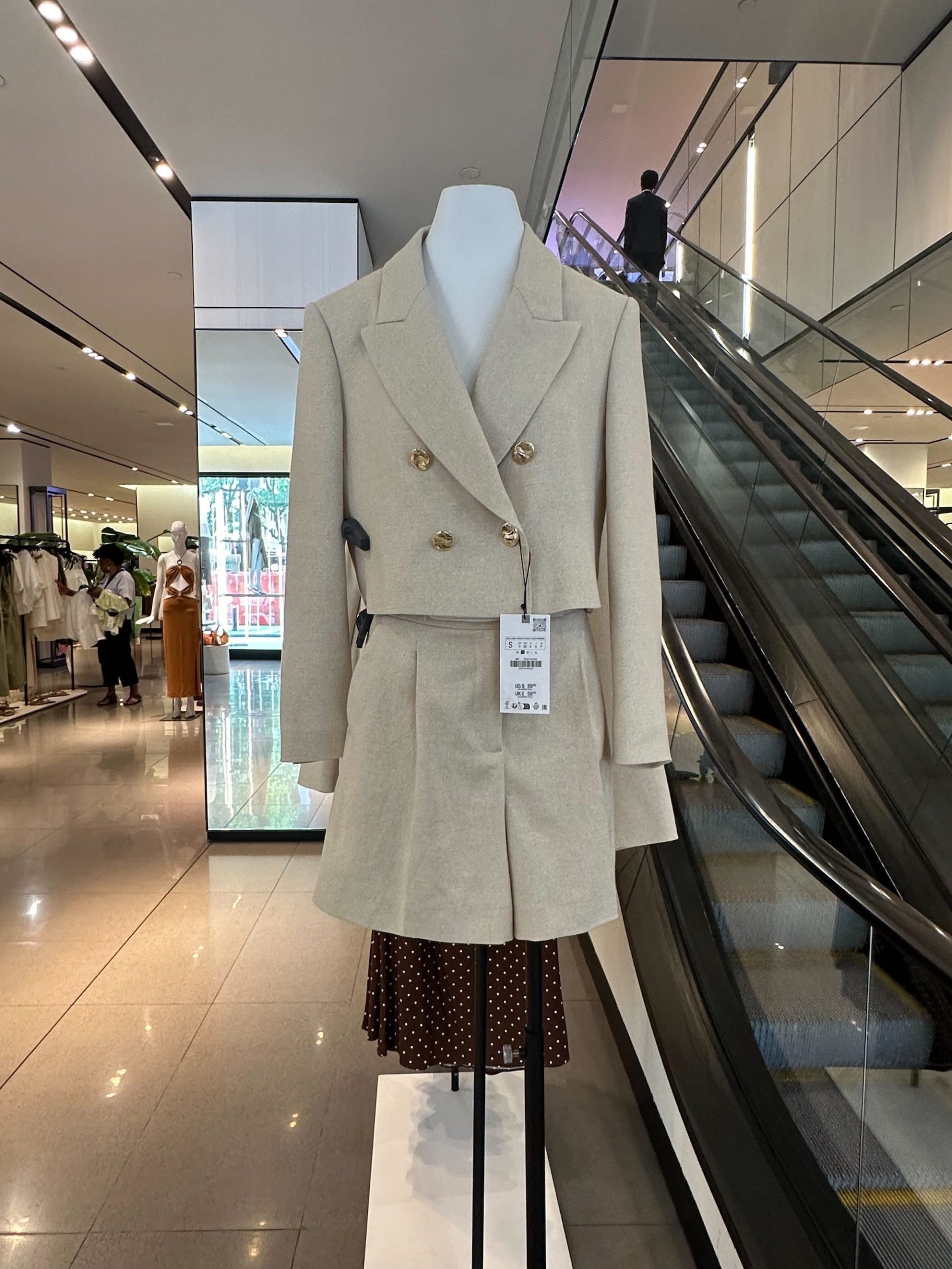 A blazer and coordinating bottoms on a mannequin.